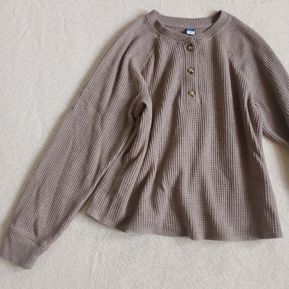 old navy ♡ plush cozy waffle long sleeve shirt - Picture 3 of 8